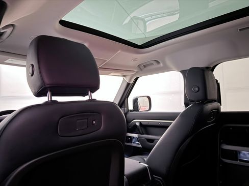 Used 2020 Land Rover Defender 110 First Edition image 23