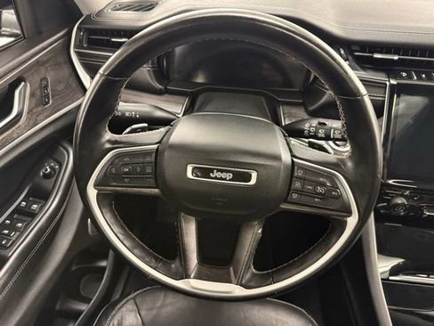 Used 2022 Jeep Grand Cherokee Limited image 16