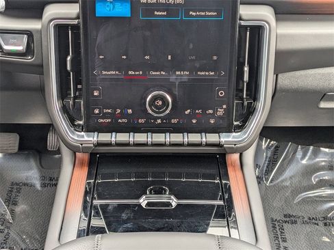 Used 2025 GMC Yukon Denali image 18