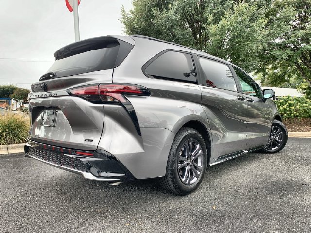 Used 2026 Toyota Sienna XSE AWD/4WD image 8