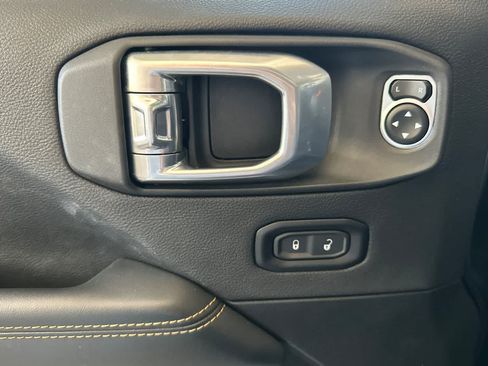 Used 2025 Jeep Gladiator Sport AWD/4WD image 15
