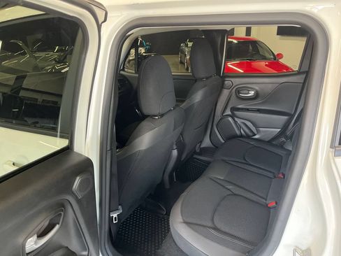 Used 2023 Jeep Renegade Altitude w/ Sun/Sound Group AWD/4WD image 41
