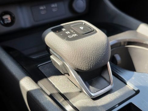 Used 2025 Nissan Rogue SV image 32