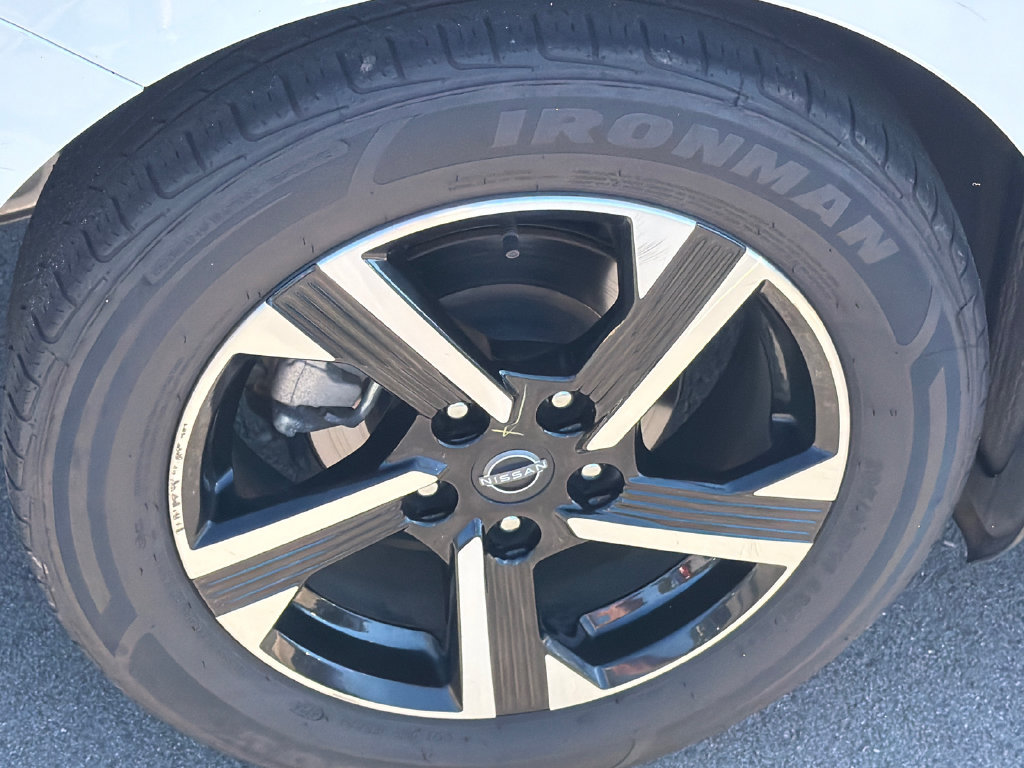 Used 2024 Nissan Sentra SV FWD image 14