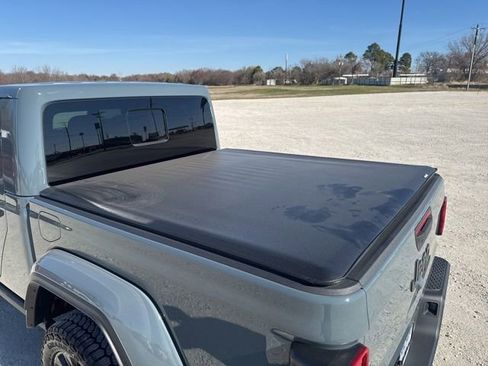 Used 2025 Jeep Gladiator Sport image 10