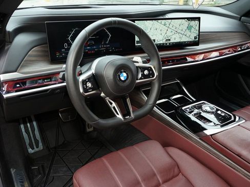 Used 2023 BMW 740i w/ Executive Package image 8