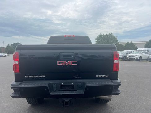 Used 2016 GMC Sierra 2500 Denali w/ Duramax Plus Package AWD/4WD image 14