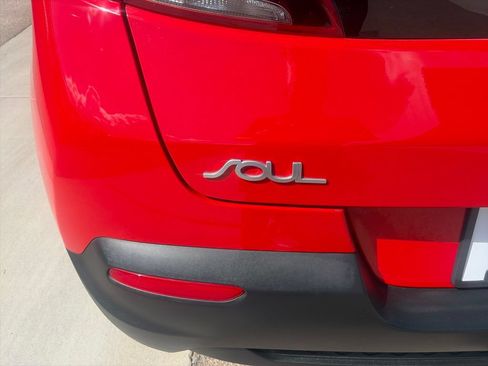Used 2022 Kia Soul LX w/ Technology Package FWD image 9