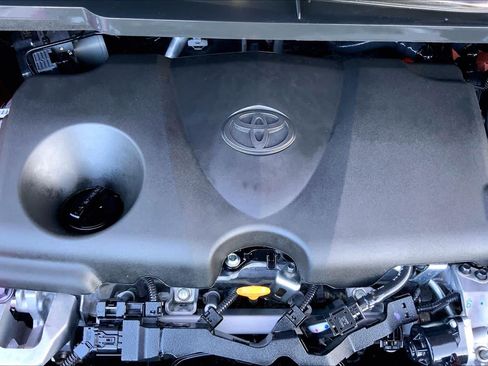 Used 2026 Toyota Sienna XSE FWD image 32
