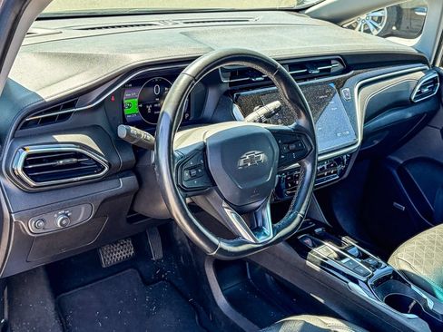 Used 2023 Chevrolet Bolt LT w/ Infotainment Package FWD image 8