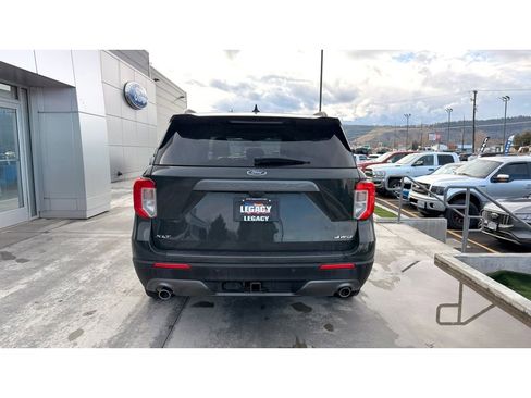 Used 2022 Ford Explorer XLT w/ Equipment Group 202A image 4
