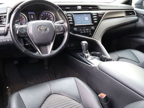 Used 2018 Toyota Camry SE w/ Moonroof Package FWD image 5