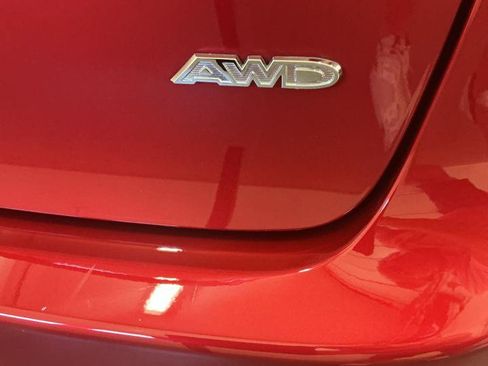 Used 2025 Chrysler Pacifica Select AWD/4WD image 3