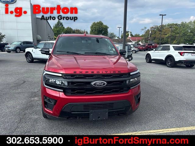 Used 2022 Ford Expedition Limited AWD/4WD image 2