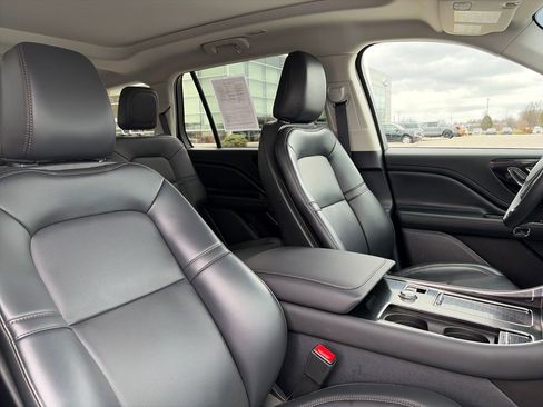 Used 2025 Lincoln Aviator AWD image 13