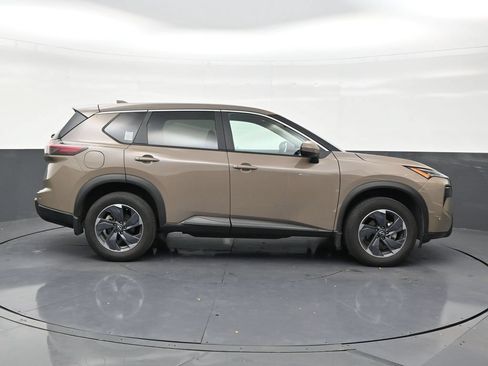 Used 2025 Nissan Rogue SV FWD image 6