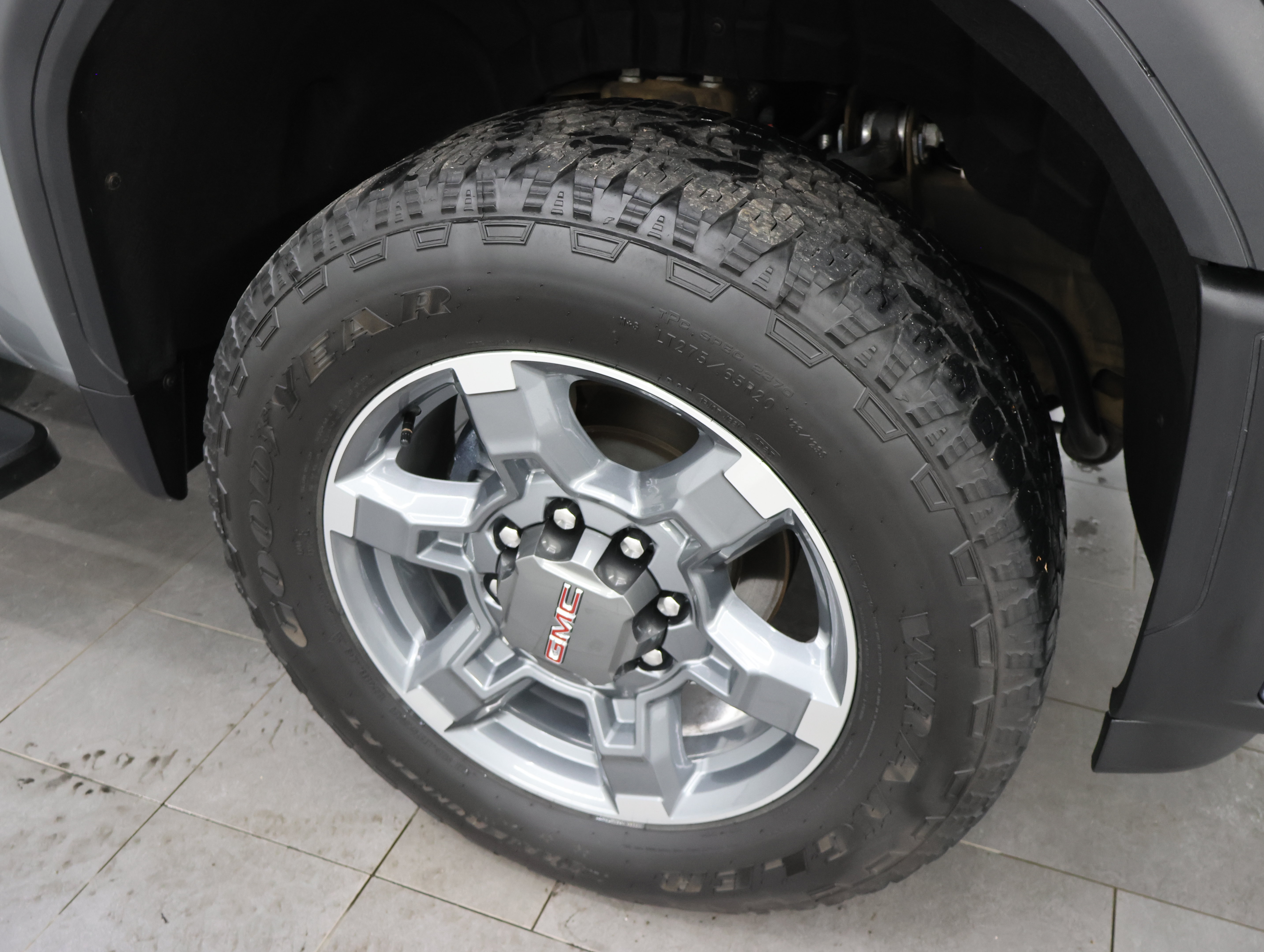 Used 2025 GMC Sierra 2500 SLT w/ SLT Premium Package AWD/4WD image 3