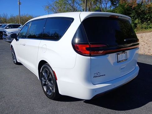New 2026 Chrysler Pacifica Select FWD image 4