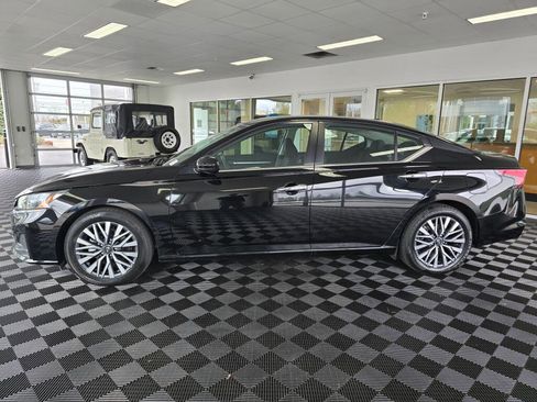 Used 2023 Nissan Altima 2.5 SV image 7