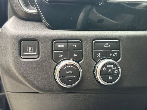 Used 2024 GMC Sierra 3500 SLE w/ SLE Convenience Package AWD/4WD image 19