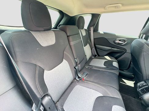 Used 2014 Jeep Cherokee Latitude AWD/4WD image 22