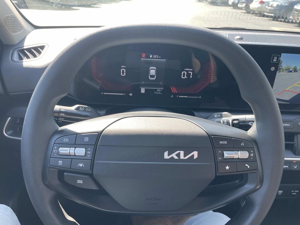 Used 2025 Kia K4 FWD image 25