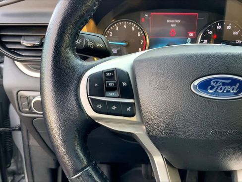 Used 2022 Ford Explorer XLT image 50