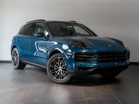 Certified 2025 Porsche Cayenne image 9