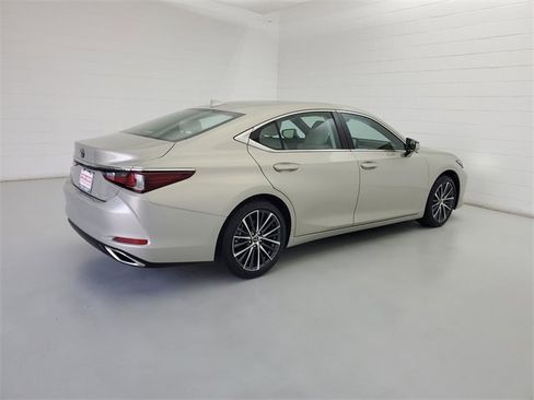 Used 2023 Lexus ES 350 image 5