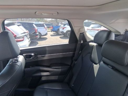 Used 2025 Kia Sorento S w/ Panoramic Sunroof Package image 19