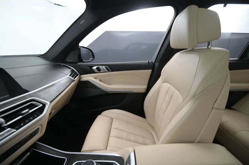 Used 2021 BMW X5 xDrive40i w/ M Sport Package AWD/4WD image 25