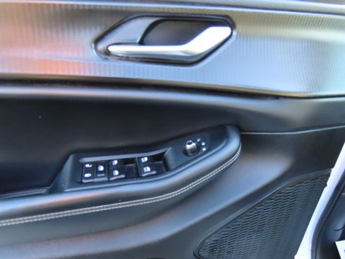 Used 2023 Jeep Grand Cherokee L Laredo image 24