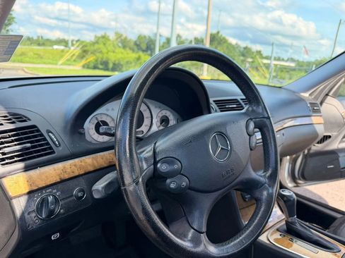 Used 2007 Mercedes-Benz E 550 Sedan image 21