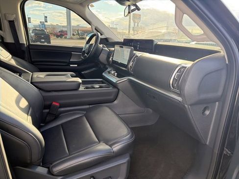 Used 2025 Ford Expedition Platinum w/ Driver's Package image 30