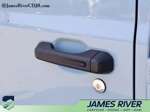 Used 2023 Jeep Wrangler Unlimited Sahara w/ Cold Weather Group AWD/4WD image 19