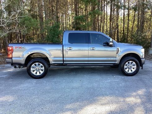 Used 2022 Ford F250 Platinum w/ FX4 Off-Road Package image 4