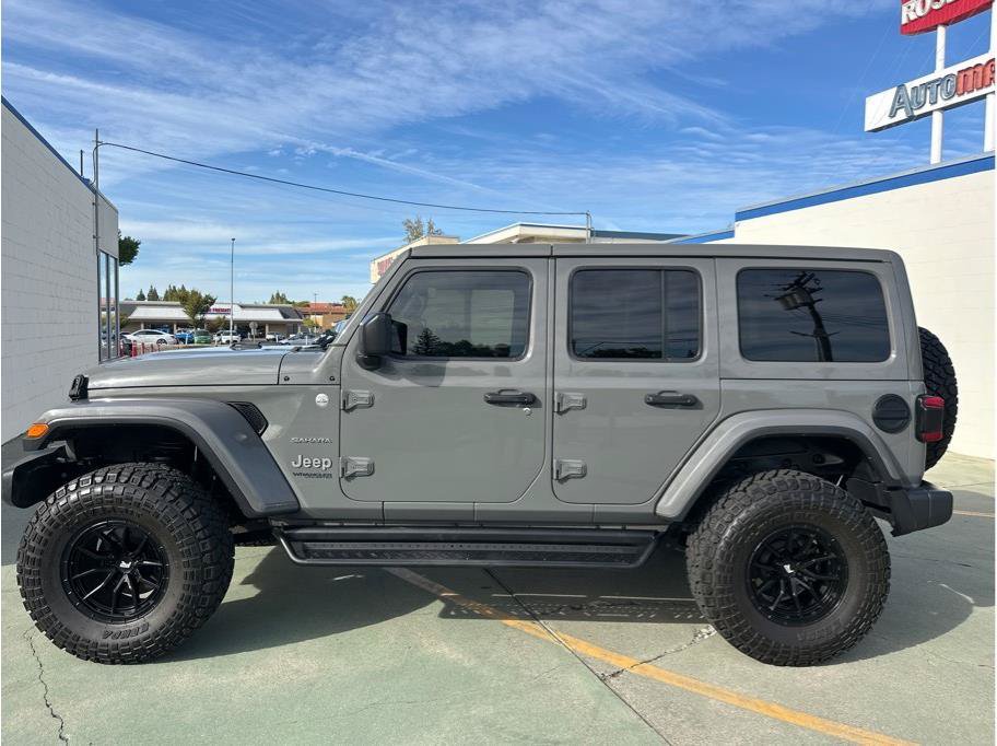 Used 2019 Jeep Wrangler Unlimited Sahara AWD/4WD image 10