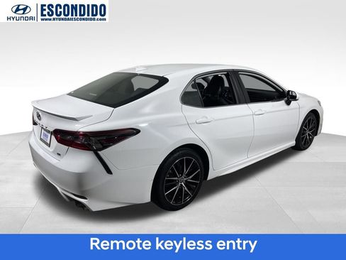 Used 2023 Toyota Camry SE image 6