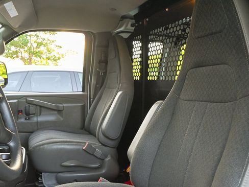 Used 2024 GMC Savana 2500 Work Van w/ Driver Convenience Package image 13