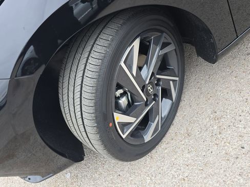 New 2026 Hyundai Elantra Limited image 31