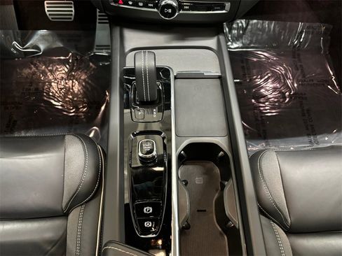 Certified 2022 Volvo XC60 B6 R-Design w/ Advanced Package image 23