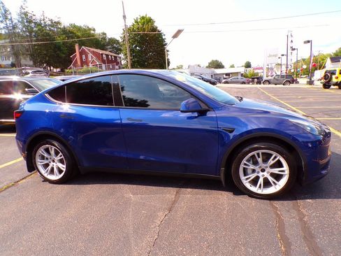 Used 2023 Tesla Model Y Long Range AWD/4WD image 4