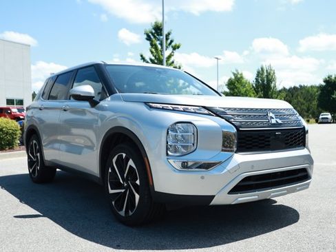 Used 2024 Mitsubishi Outlander SE FWD image 3