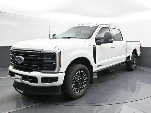 Used 2025 Ford F250 Platinum AWD/4WD image 8