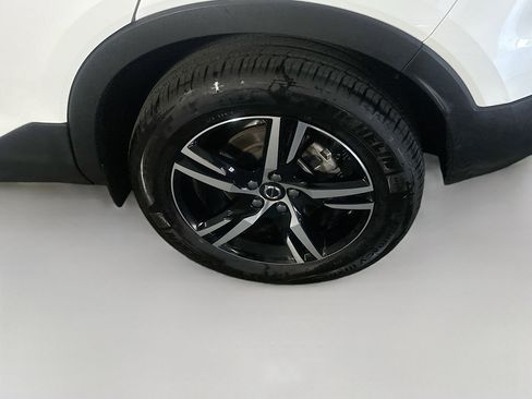 Used 2025 Volvo XC40 B5 Core image 11