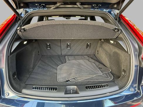 Certified 2022 Cadillac XT4 Premium Luxury w/ Technology Package image 17