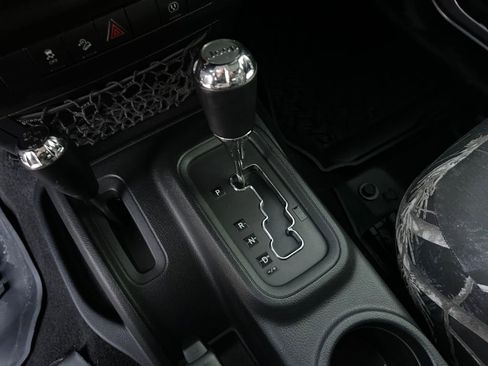 Used 2016 Jeep Wrangler Unlimited Rubicon w/ Connectivity Group image 20