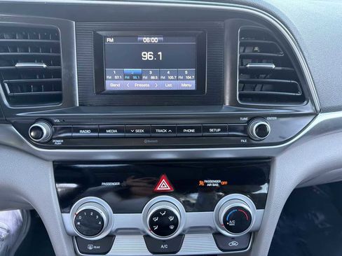 Used 2019 Hyundai Elantra SE image 27
