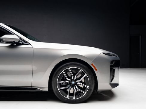 Used 2023 BMW 740i RWD image 36