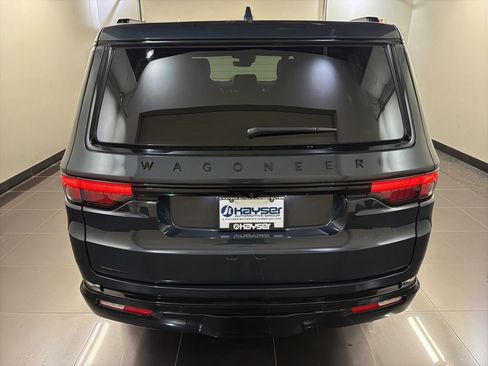 Used 2023 Jeep Wagoneer Series II AWD/4WD image 6